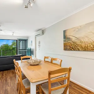https://the-oasis-apartments-and-treetop-houses.hotelsbyronbayaustralia.com
